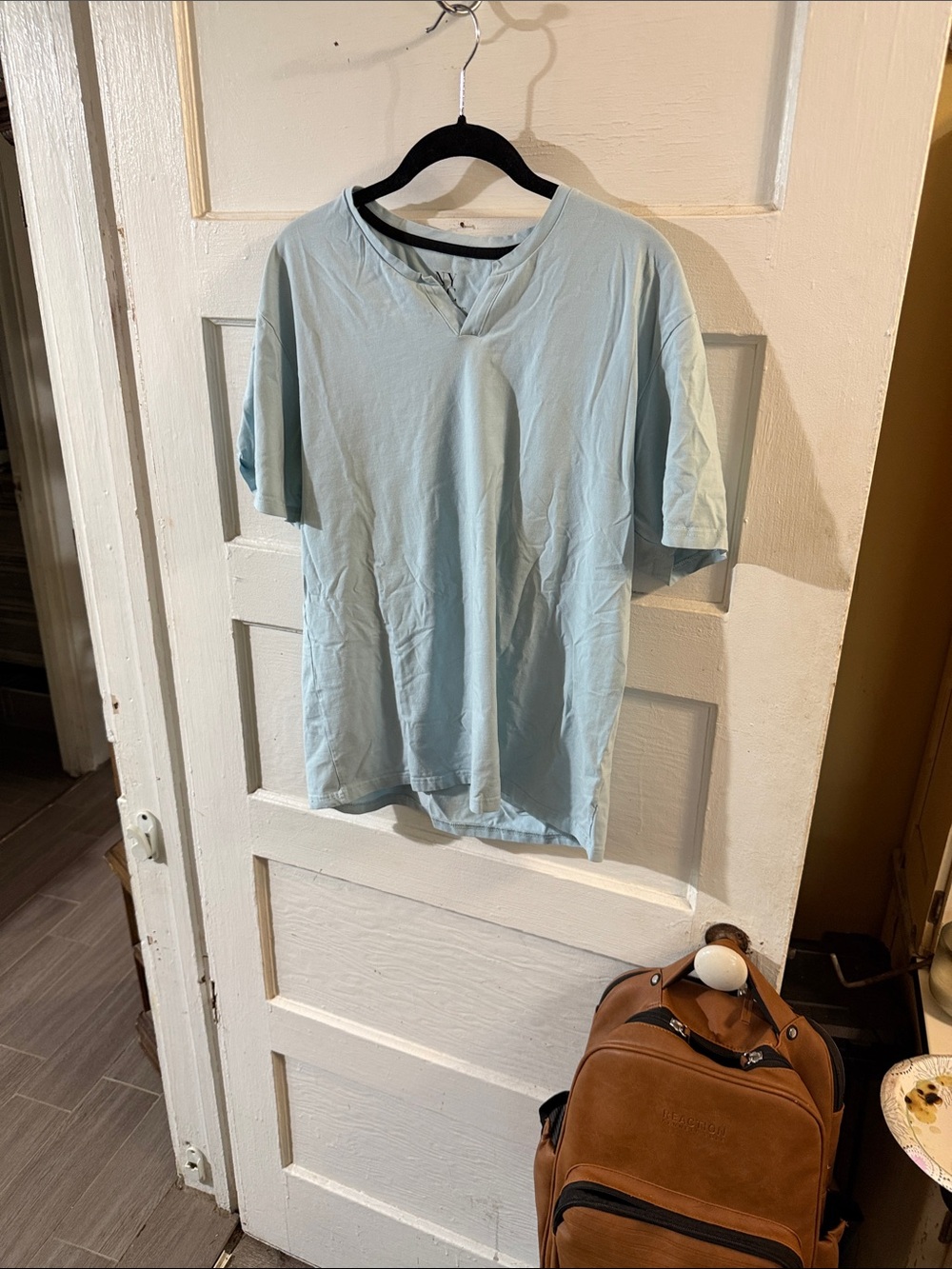 New York & Company Light Blue Men's V-Neck Tee